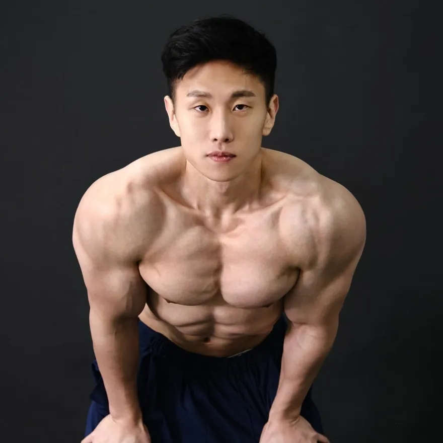 직접 웨이트 트레이닝으로 몸을 단련하는 의료진